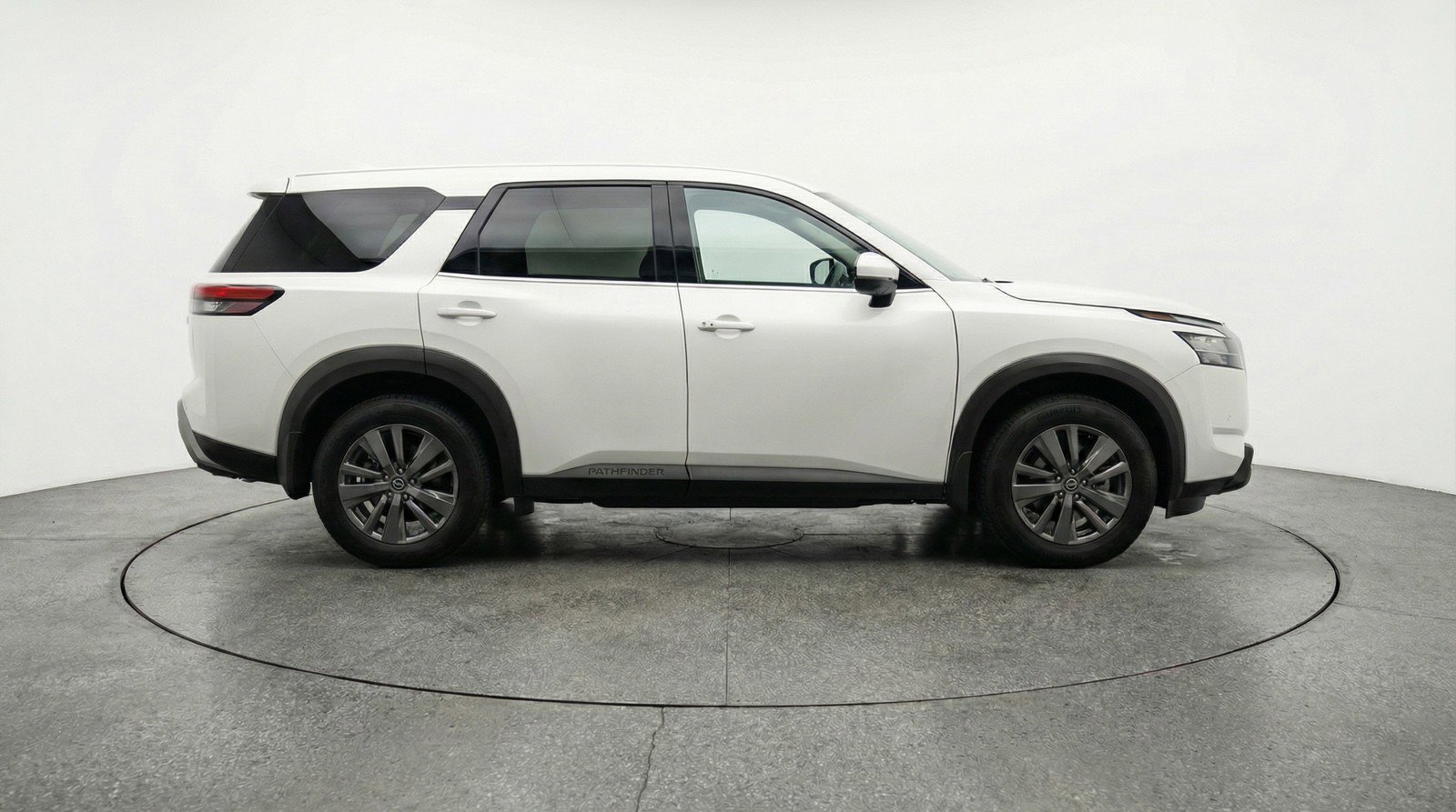 Used 2025 Nissan Pathfinder SV image 11