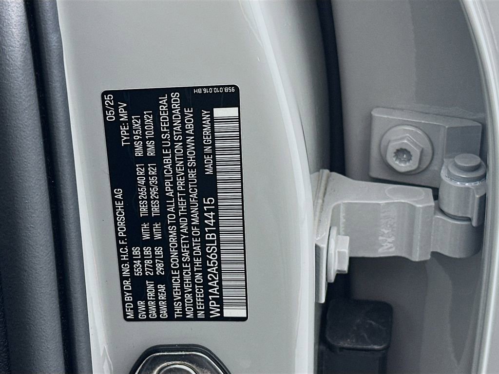 Certified 2025 Porsche Macan image 35