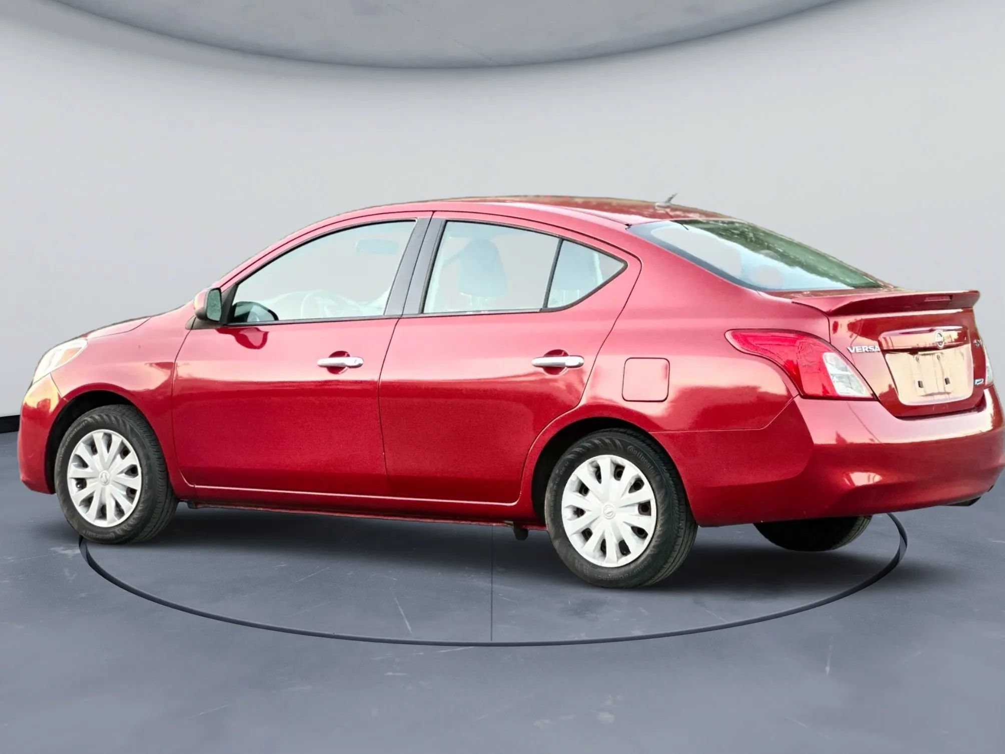 Used 2014 Nissan Versa SV FWD image 4