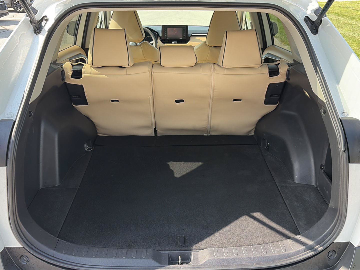 Used 2022 Toyota RAV4 LE FWD image 11