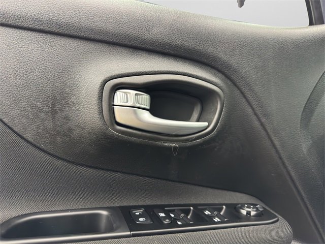 Used 2021 Jeep Renegade Latitude image 12