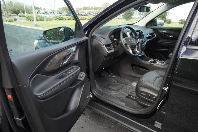 Used 2024 GMC Terrain Denali w/ Black Diamond Edition image 11