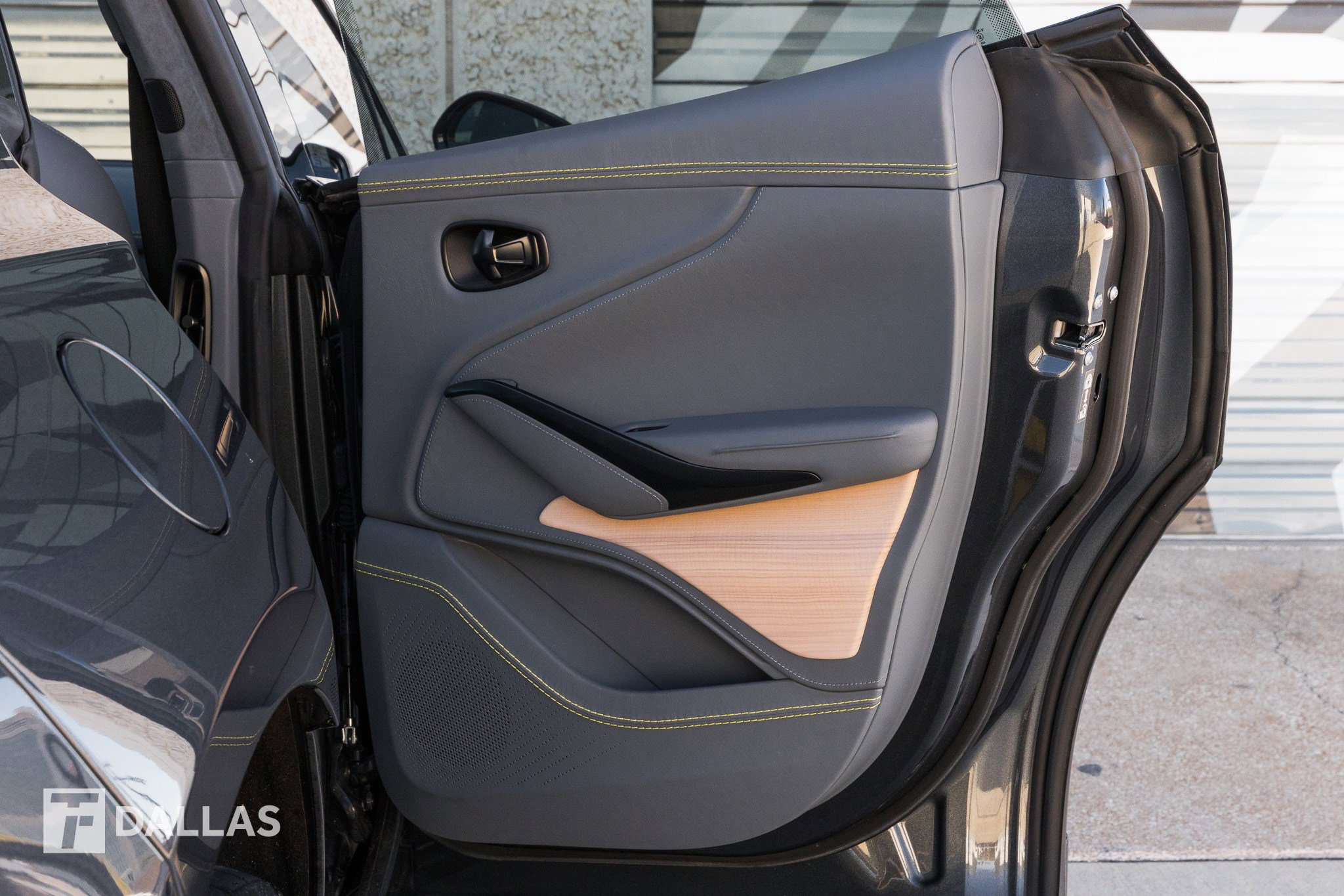 Used 2021 Aston Martin DBX image 32