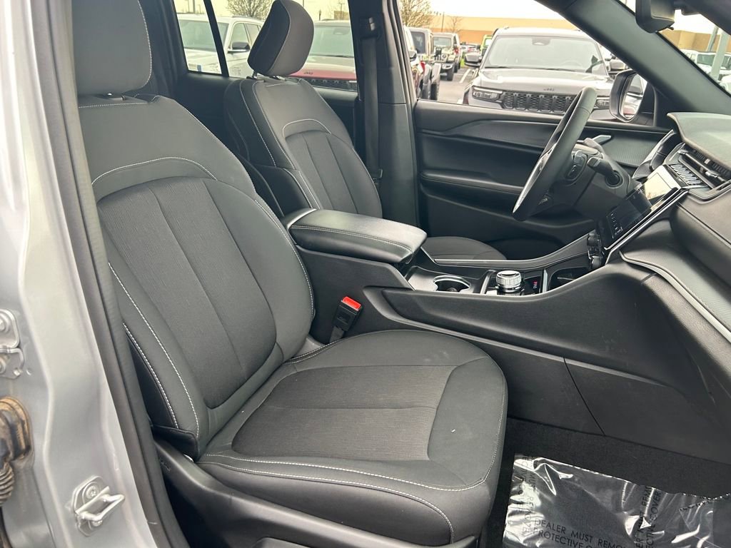 Used 2024 Jeep Grand Cherokee Laredo X image 26