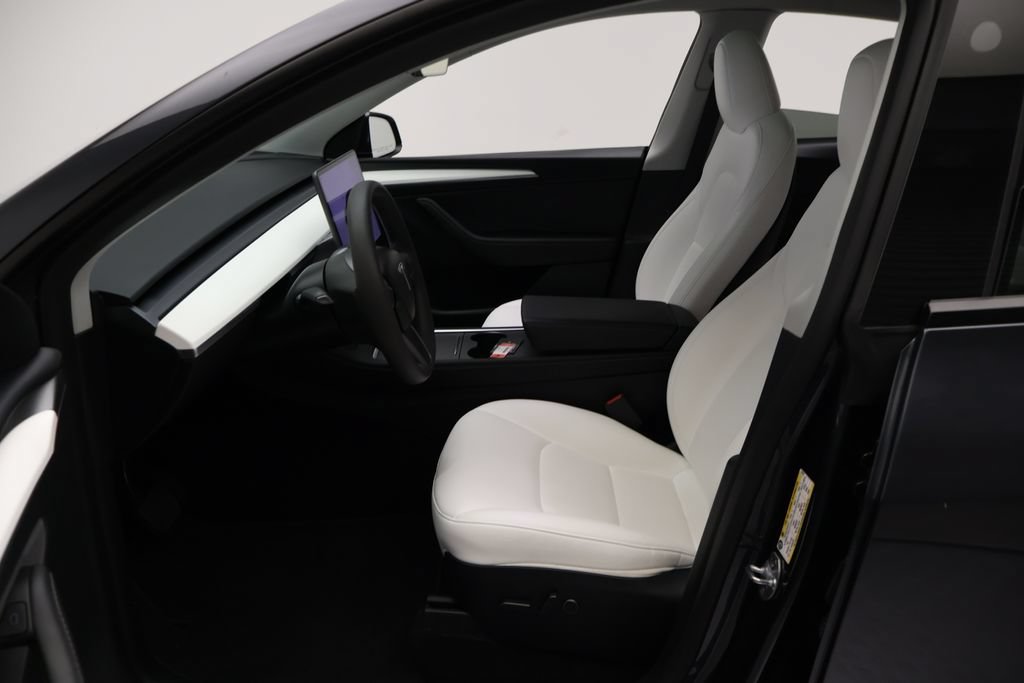 Used 2025 Tesla Model Y Long Range RWD image 14