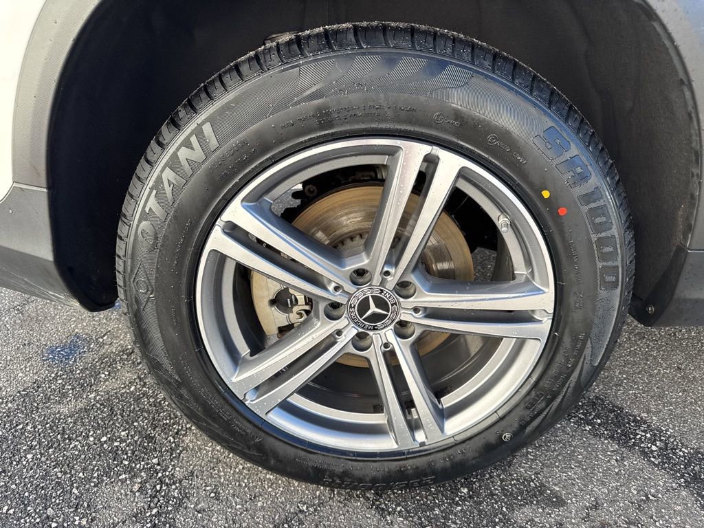 Used 2022 Mercedes-Benz GLC 300 4MATIC w/ Multimedia Package Lite image 9