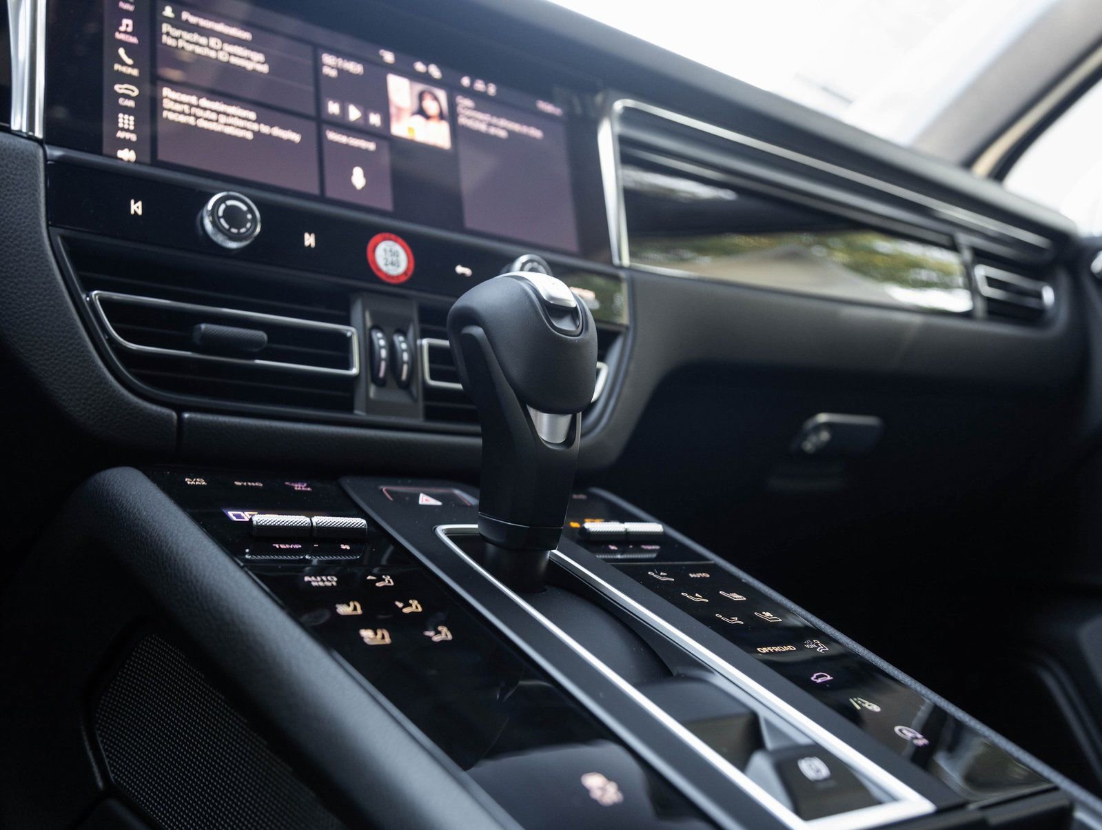 Certified 2026 Porsche Macan image 27