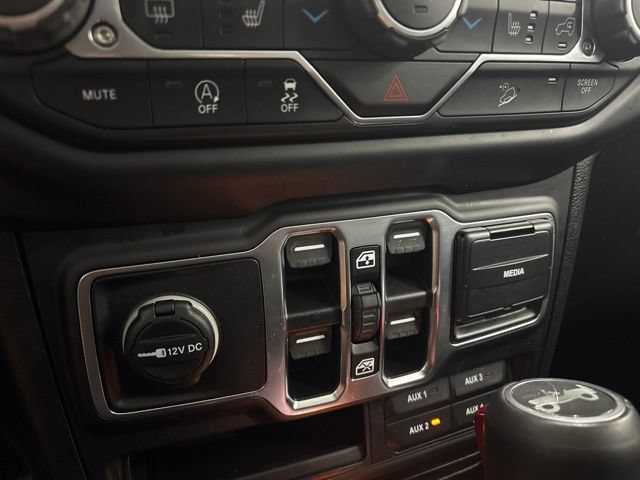 Used 2018 Jeep Wrangler Unlimited Sahara w/ Cold Weather Group AWD/4WD image 39