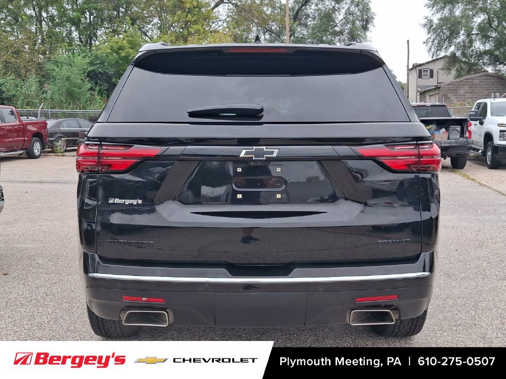 Used 2023 Chevrolet Traverse Premier FWD image 6