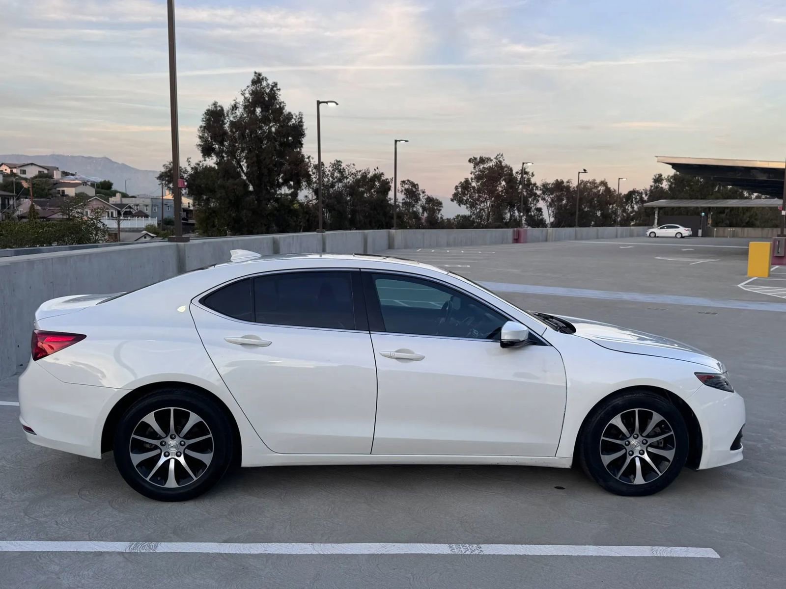 Used 2015 Acura TLX w/ Technology Package FWD image 6