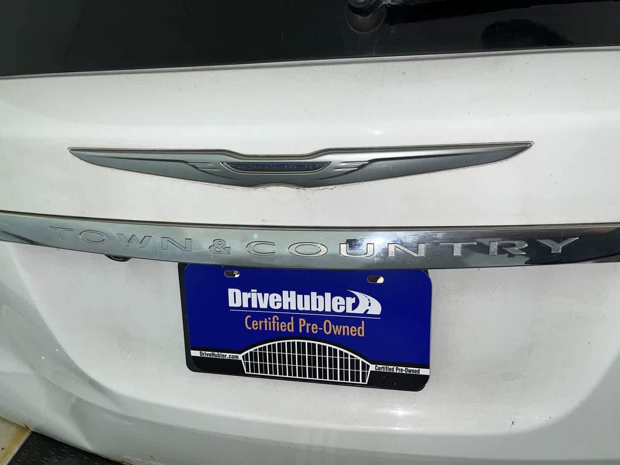 Used 2014 Chrysler Town & Country Touring-L FWD image 11