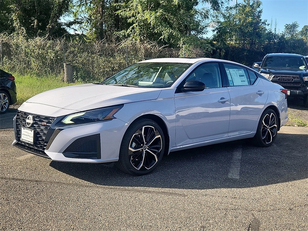 New 2025 Nissan Altima 2.5 SR w/ SR Premium Package image 2