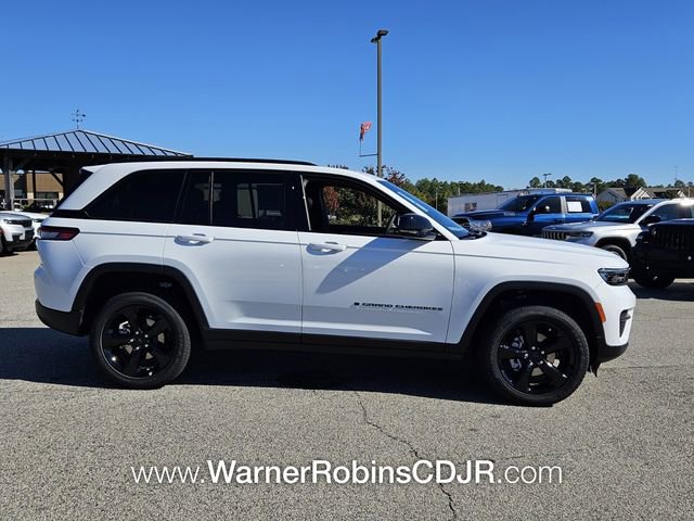 New 2025 Jeep Grand Cherokee Altitude image 14