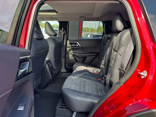 New 2025 Mitsubishi Outlander SE image 12