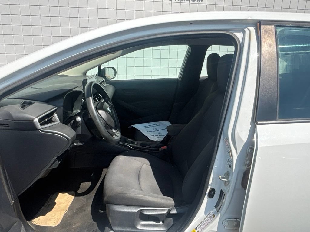 Used 2022 Toyota Corolla LE FWD image 3