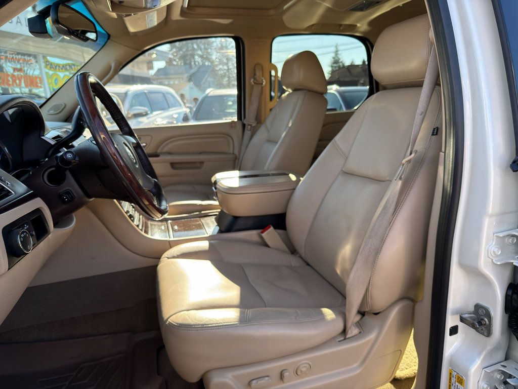 Used 2011 Cadillac Escalade Luxury image 14