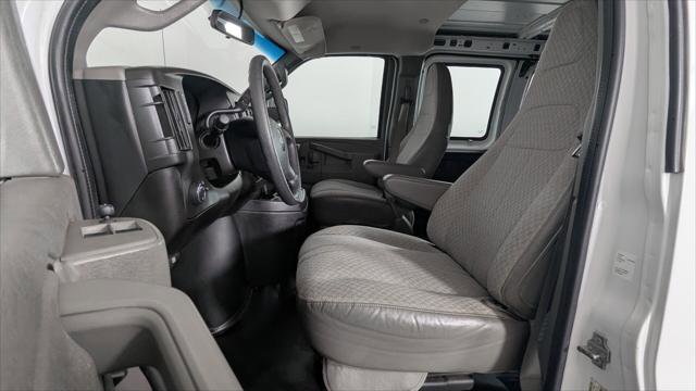 Used 2016 Chevrolet Express 2500 image 16