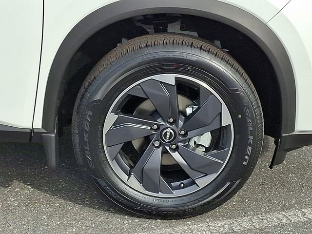 New 2026 Nissan Rogue SV image 7