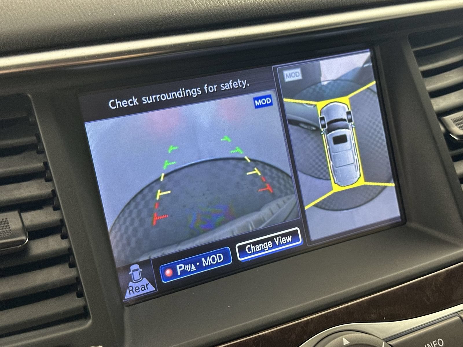Used 2017 INFINITI QX80 4WD w/ Driver Assistance Package image 17