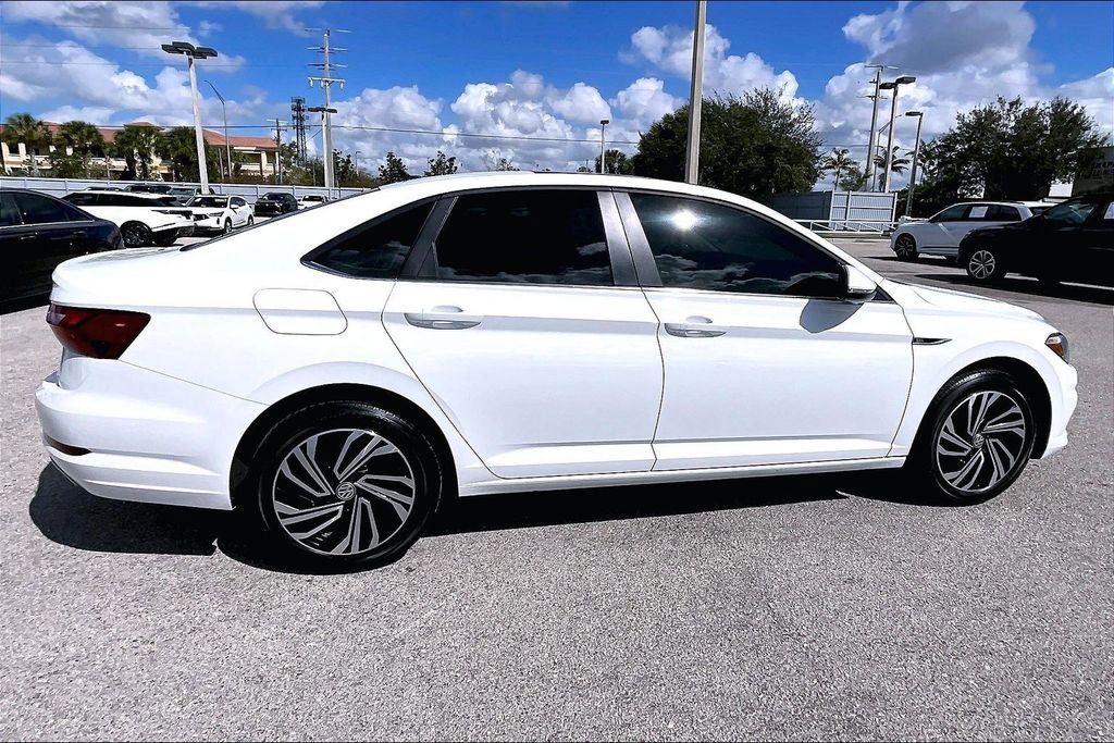 Certified 2020 Volkswagen Jetta SEL Premium image 4