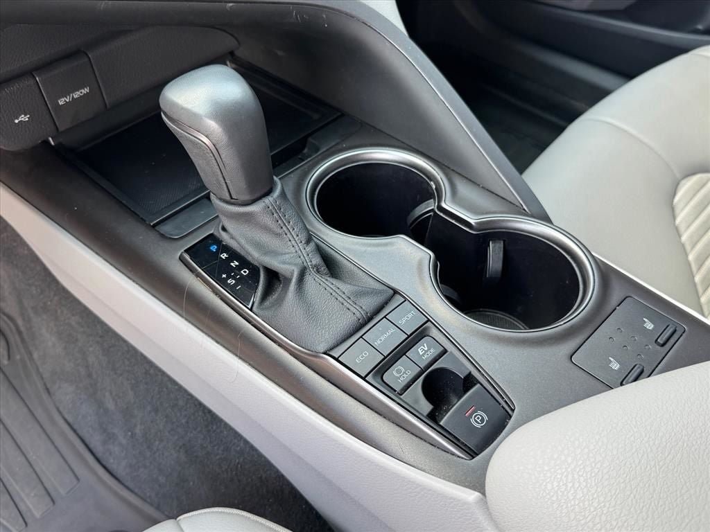 Used 2024 Toyota Camry SE w/ Cold Weather Package FWD image 25