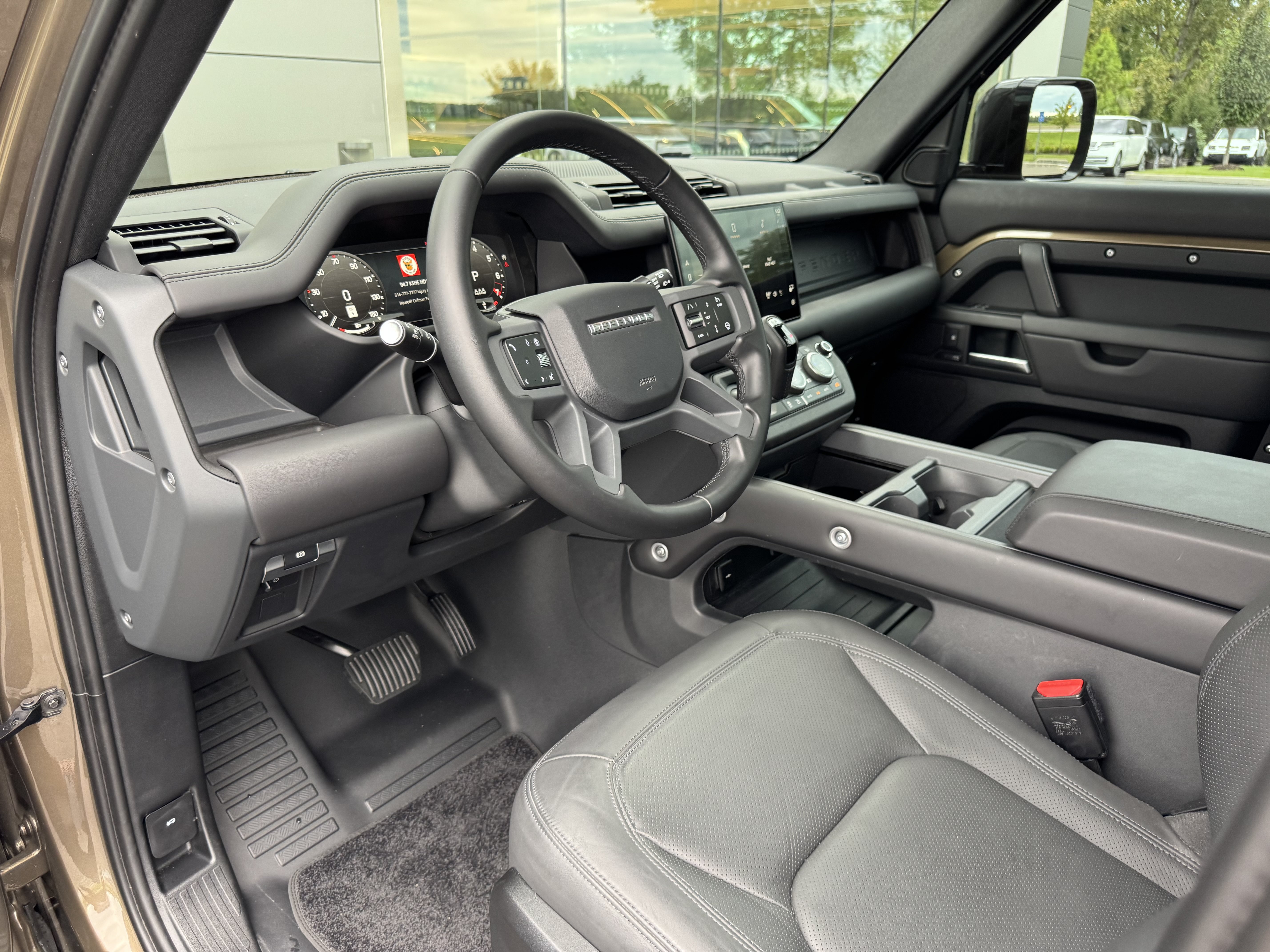 Certified 2025 Land Rover Defender 110 X-Dynamic SE AWD/4WD image 13