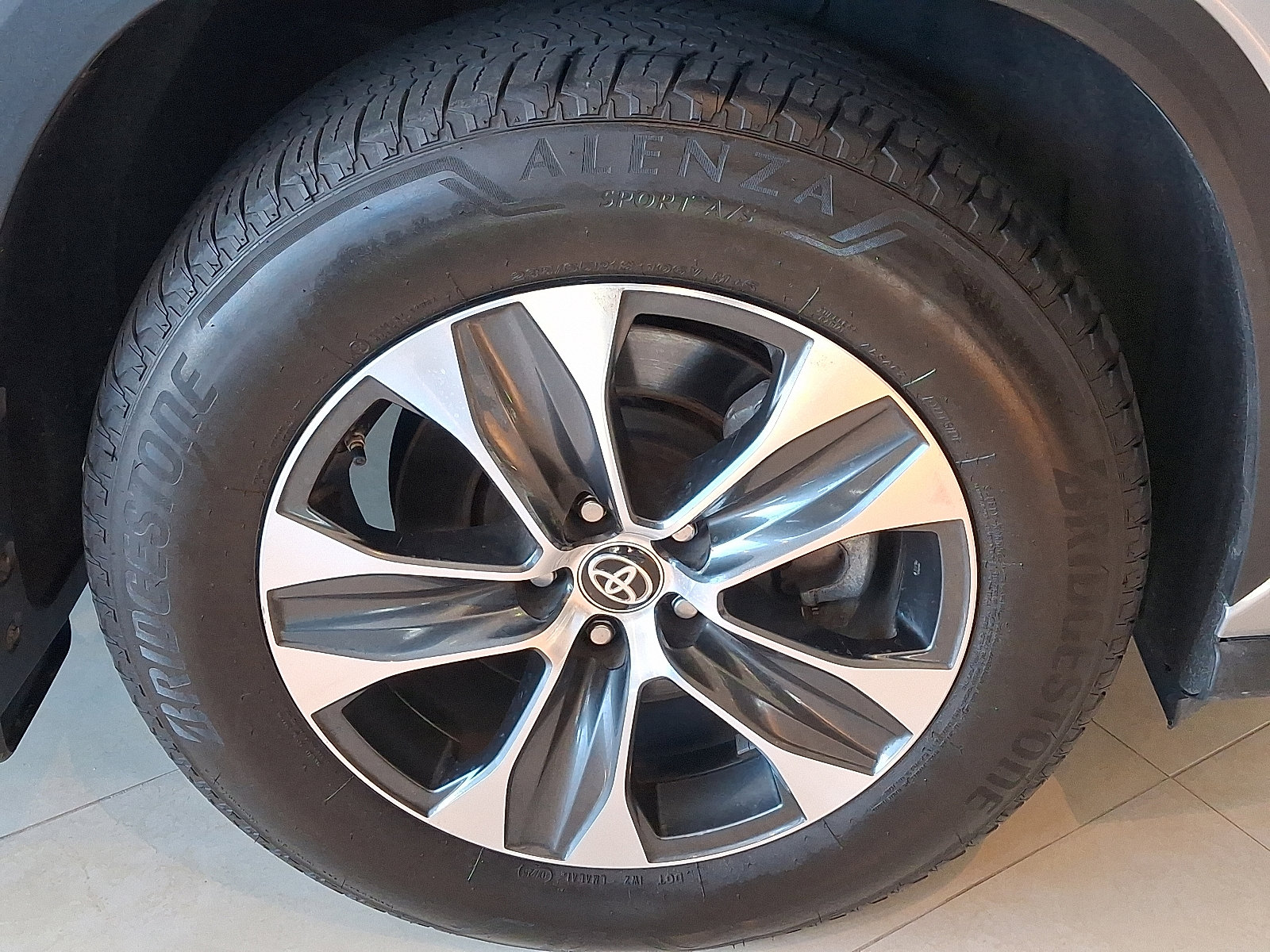 Certified 2025 Toyota Highlander XLE image 9
