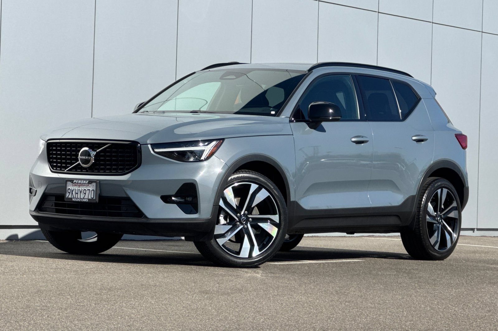 Used 2023 Volvo XC40 B5 Plus w/ Protection Package Premier AWD/4WD image 1