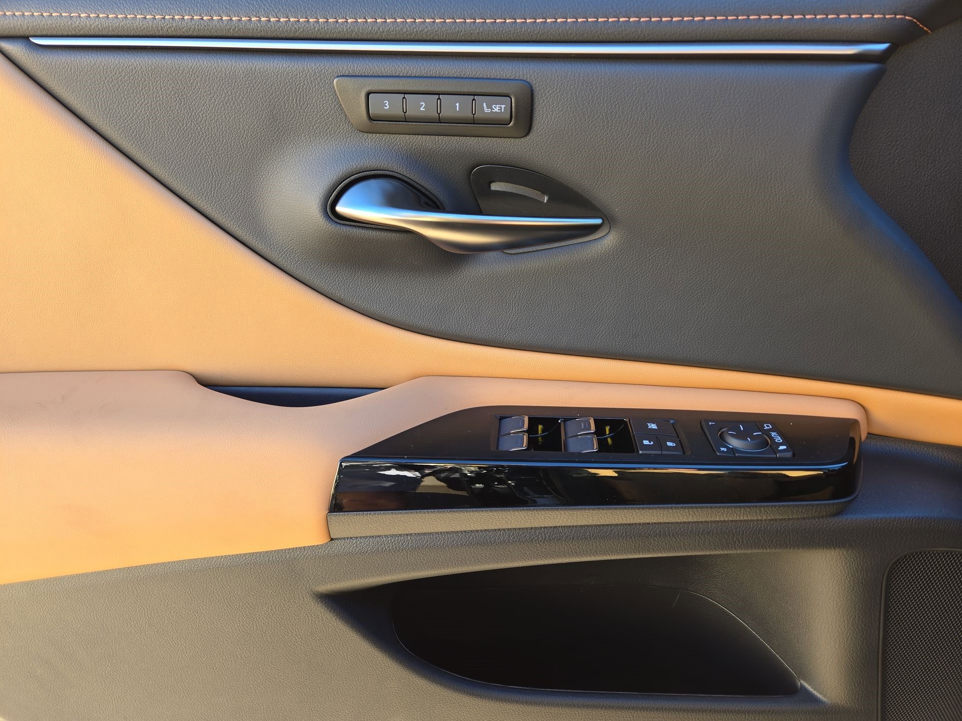 New 2025 Lexus ES 350 w/ Premium Package image 15