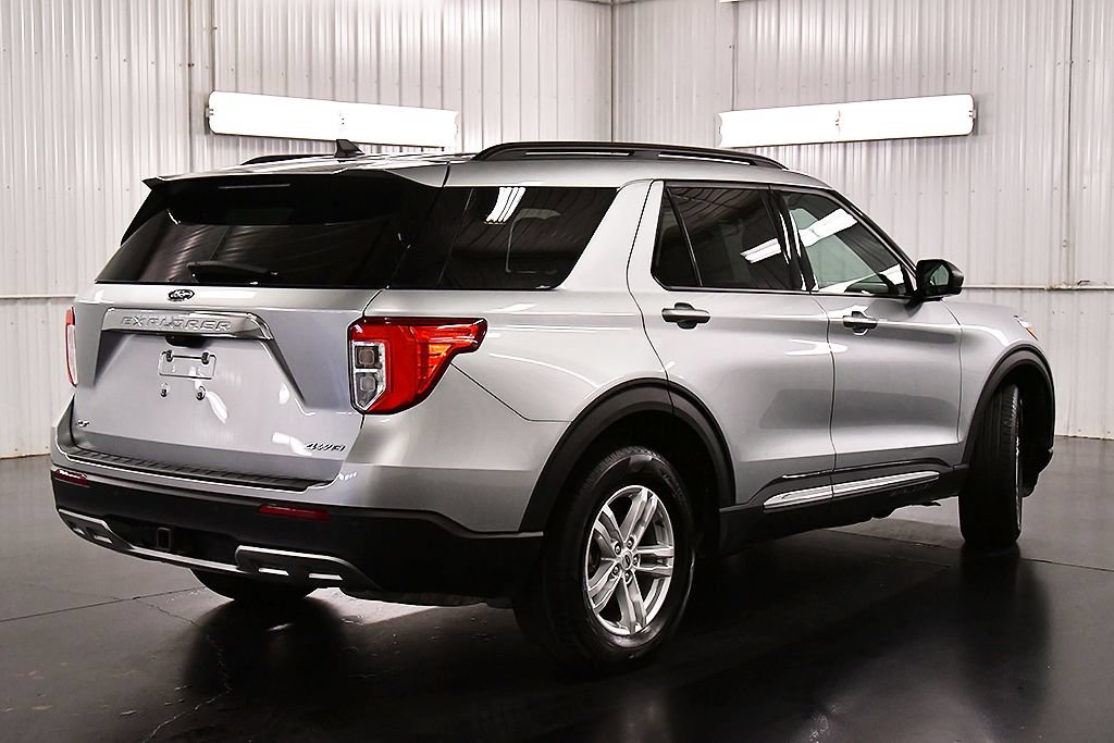 Used 2024 Ford Explorer XLT w/ Equipment Group 202A AWD/4WD image 7