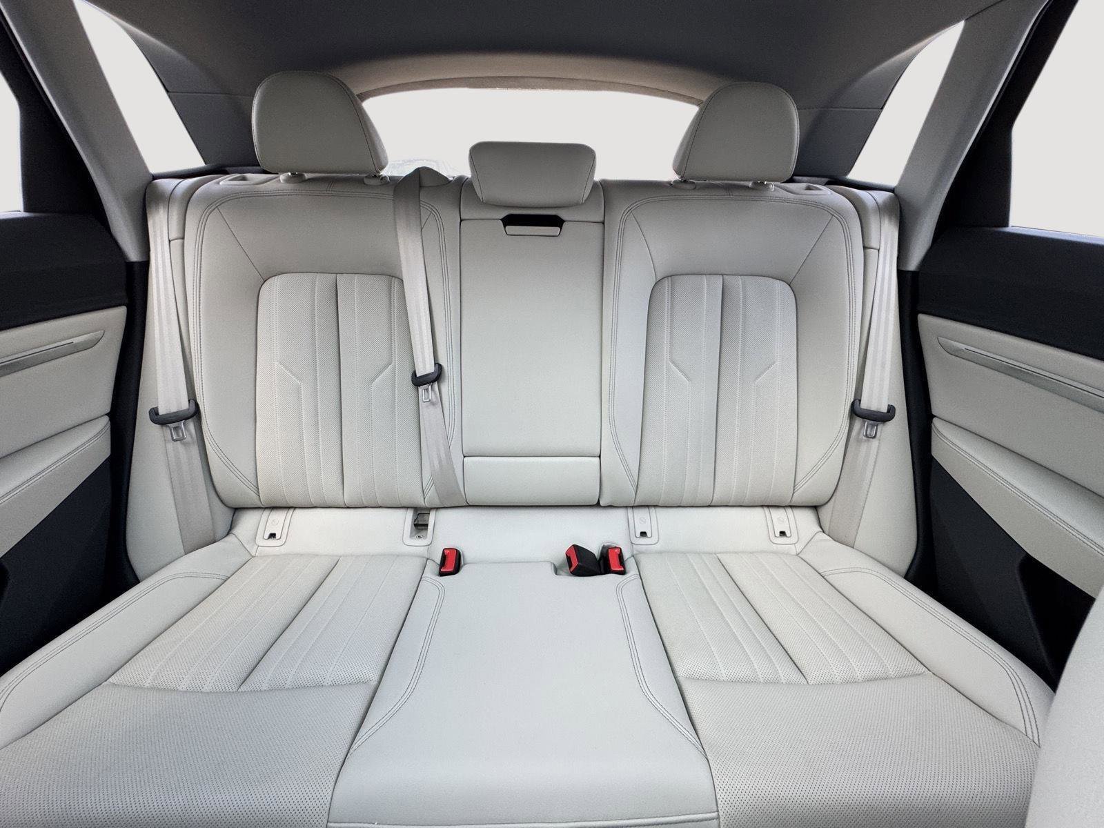 Used 2022 Audi e-tron Premium Plus w/ Premium Plus Package image 24