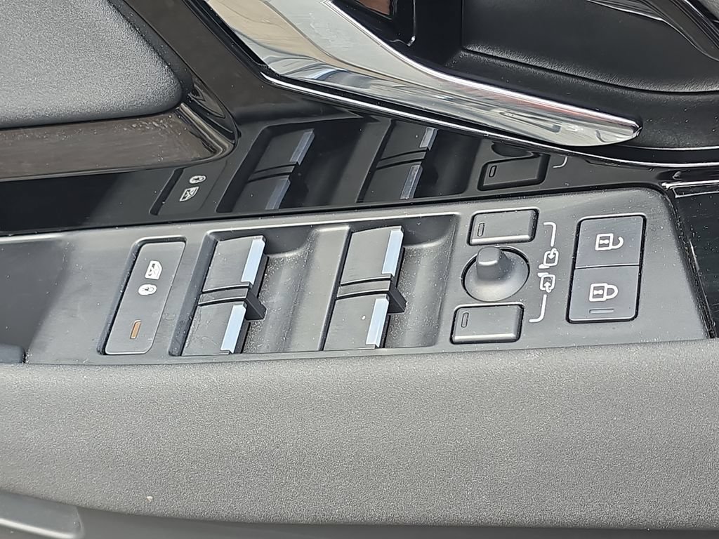 Certified 2025 Land Rover Range Rover Evoque Dynamic SE AWD/4WD image 30
