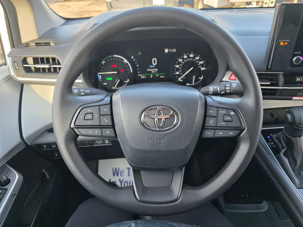 Used 2026 Toyota Sienna LE image 49