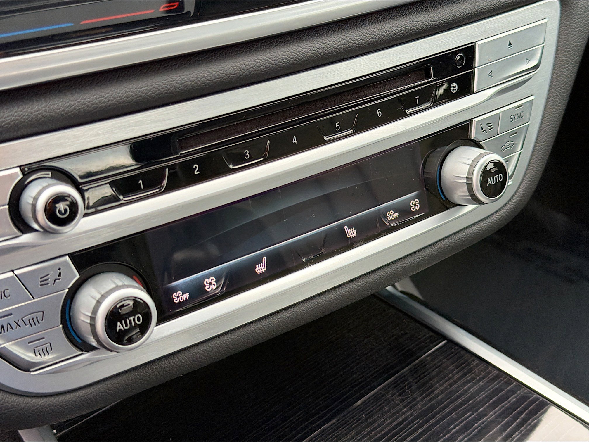 Used 2019 BMW 740i 740i w/ M Sport Package image 33