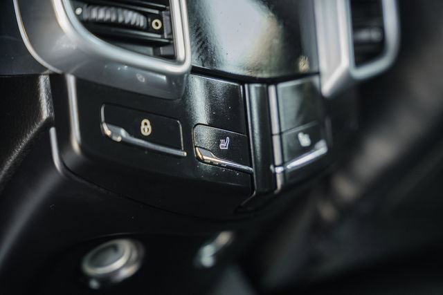 Used 2016 Porsche Cayenne image 34