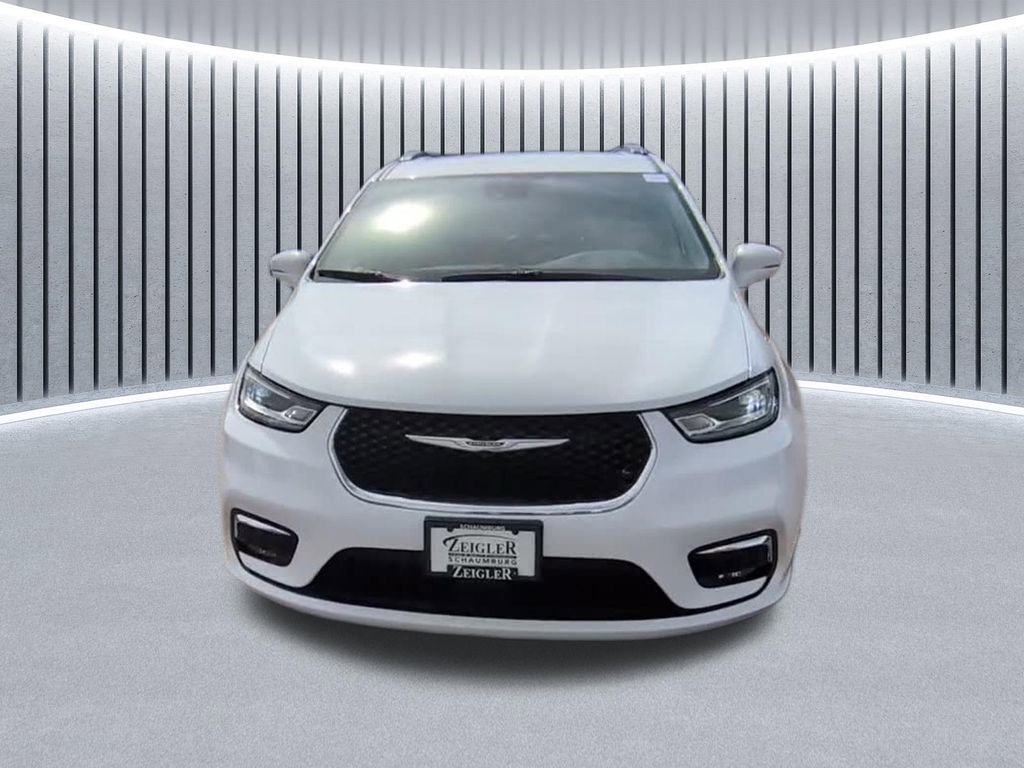 Used 2022 Chrysler Pacifica Touring-L AWD/4WD image 3