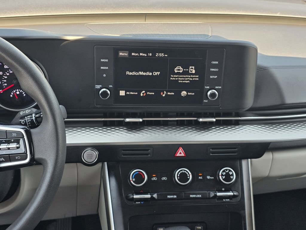Used 2023 Kia Carnival LX FWD image 17