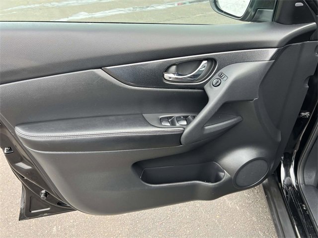 Used 2016 Nissan Rogue SL w/ SL Premium Package image 10