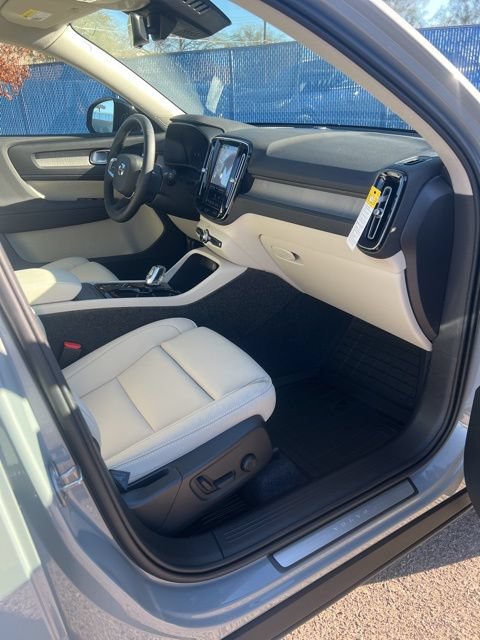 New 2026 Volvo XC40 B5 Plus w/ Protection Package Premier AWD/4WD image 29