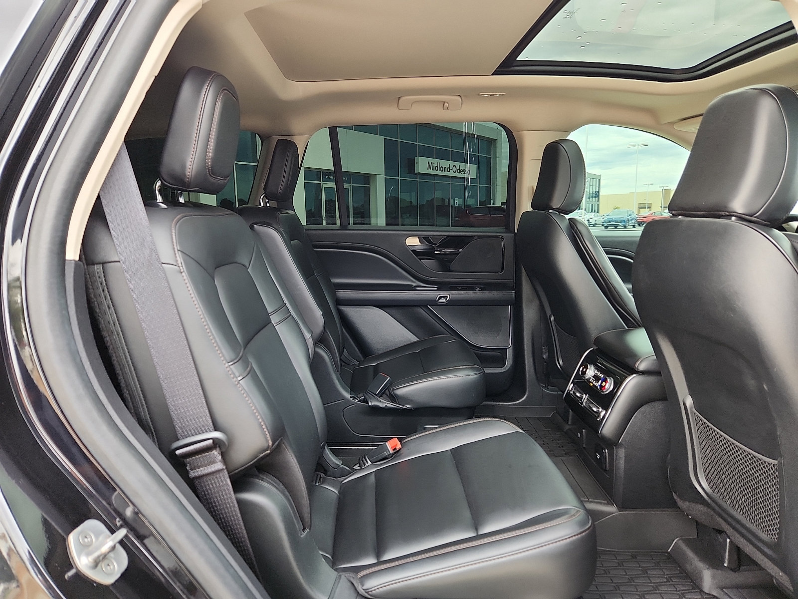 Used 2023 Lincoln Aviator 2WD w/ Premium Package image 14