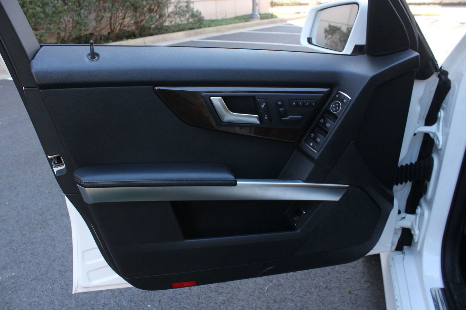 Used 2015 Mercedes-Benz GLK 350 4MATIC w/ Premium 1 Package image 16