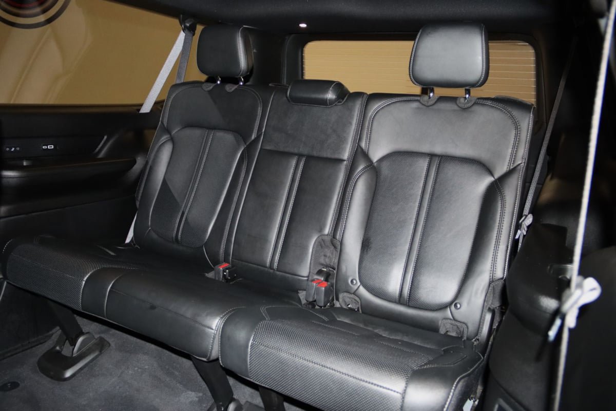 Used 2023 Jeep Wagoneer L Series II w/ Premium Group I AWD/4WD image 13