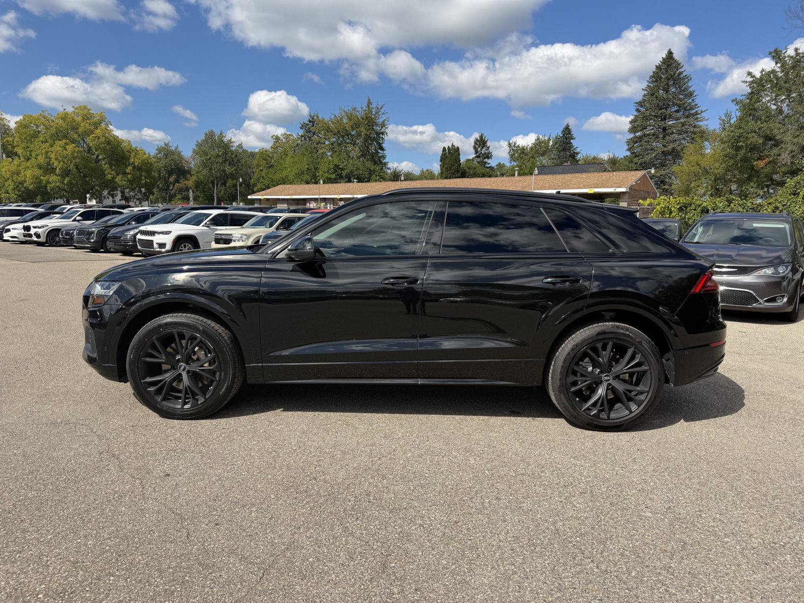 Used 2023 Audi Q8 Premium w/ Convenience Package AWD/4WD image 5