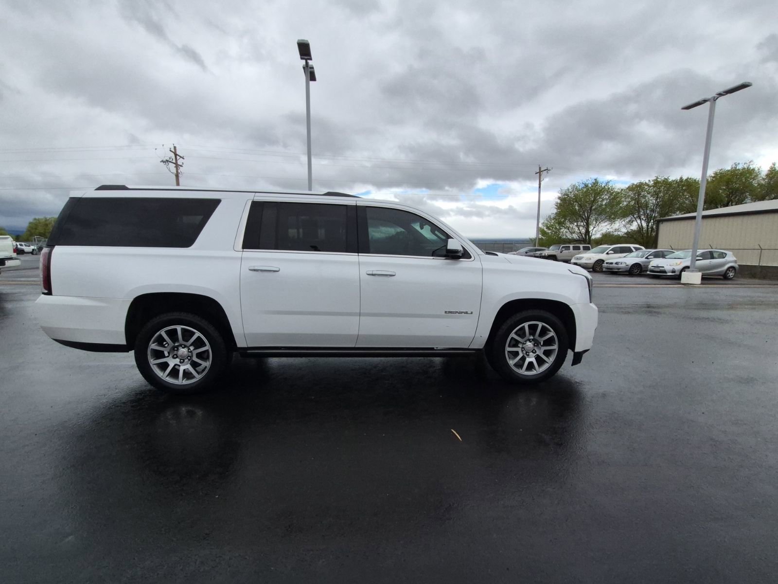 Used 2017 GMC Yukon XL Denali w/ Open Road Package image 2