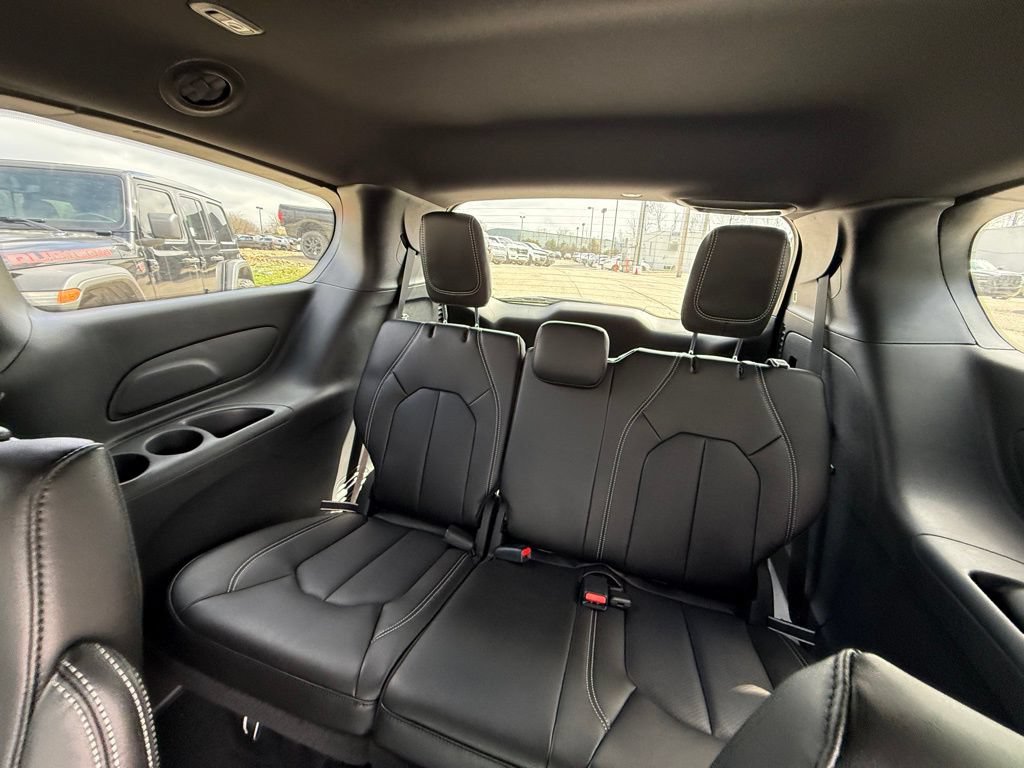New 2026 Chrysler Pacifica Select FWD image 25