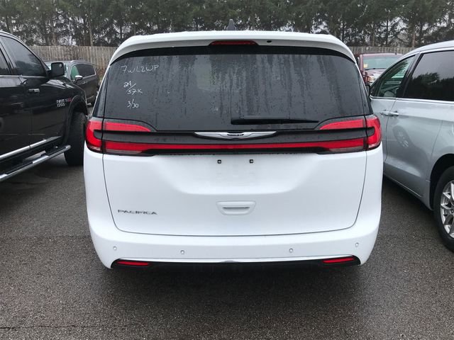 Used 2024 Chrysler Pacifica Touring-L FWD image 13