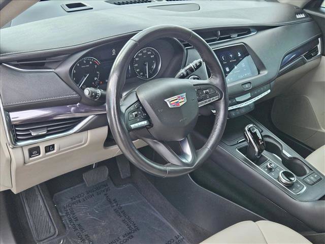 Used 2023 Cadillac XT4 Luxury w/ LPO, Onyx Lite Package image 10