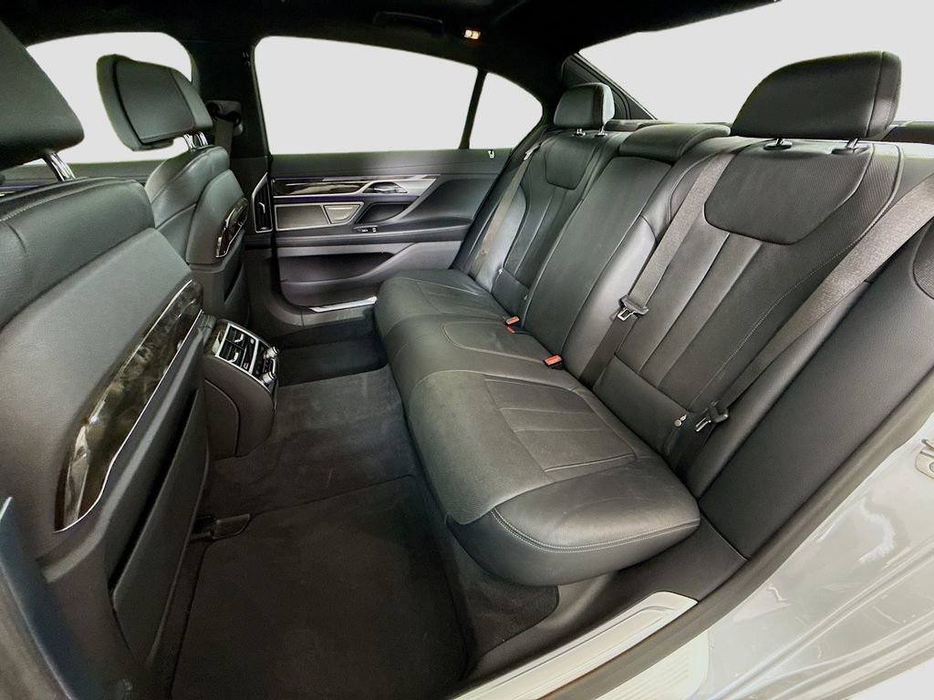 Used 2018 BMW 740e xDrive image 24