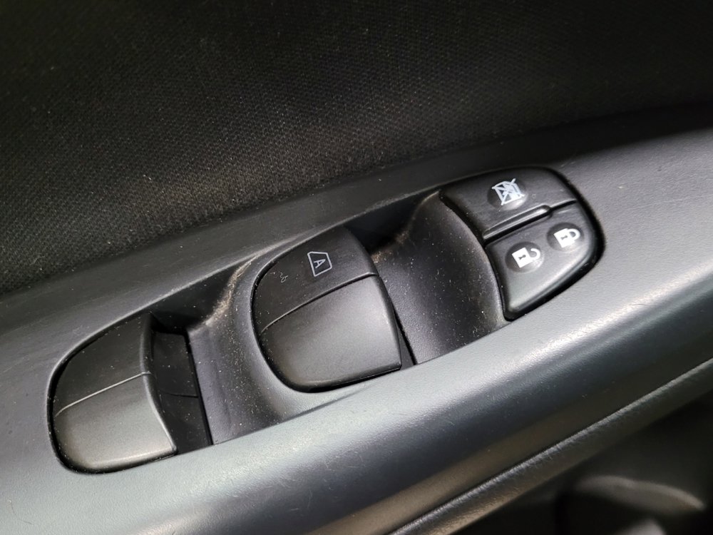 Used 2017 Nissan Sentra S image 27