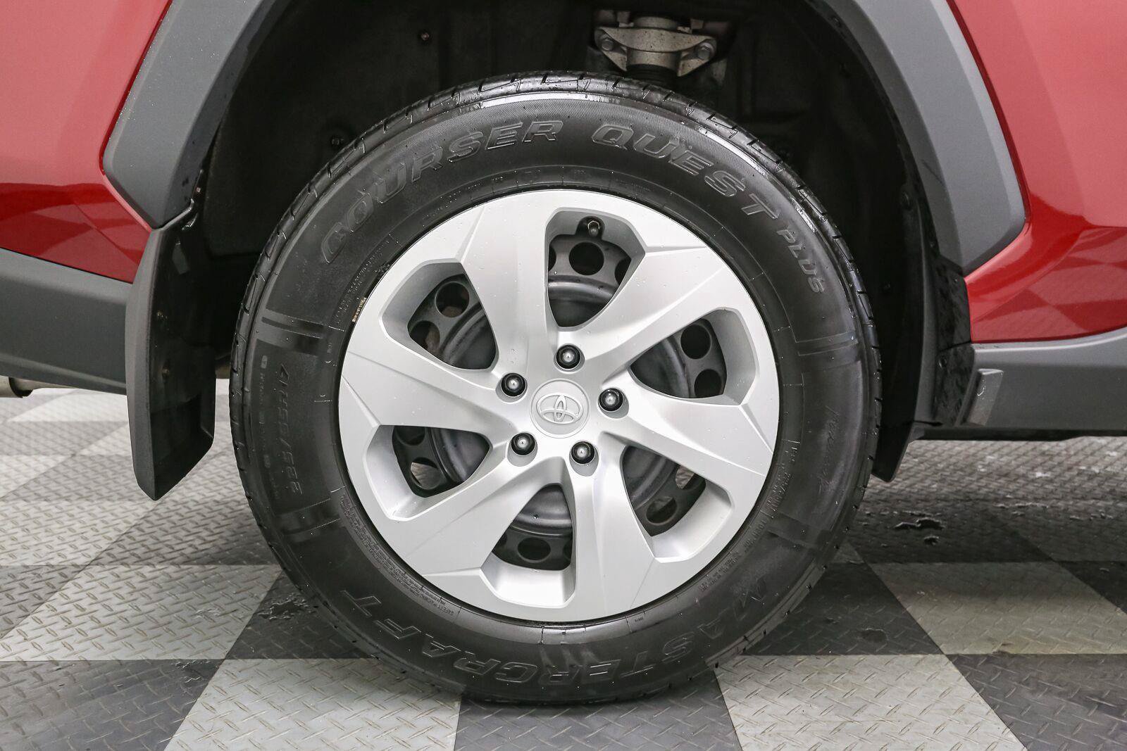 Certified 2022 Toyota RAV4 LE AWD/4WD image 18